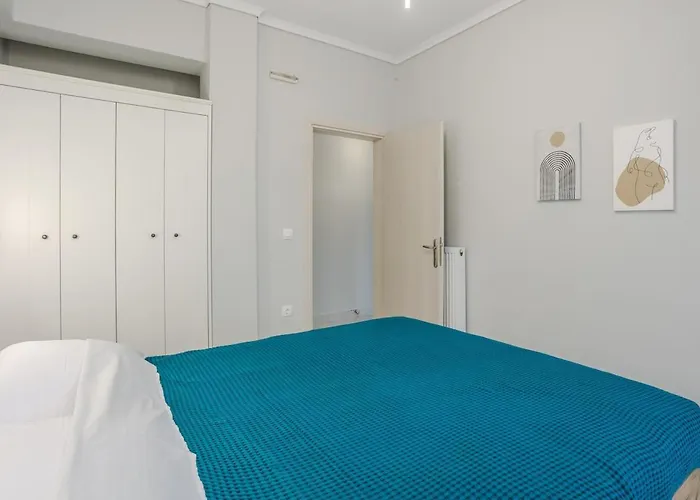 Adorable Modern 3 Apartament
