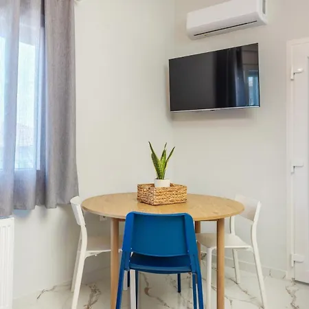 Adorable Modern 3 * Peraía